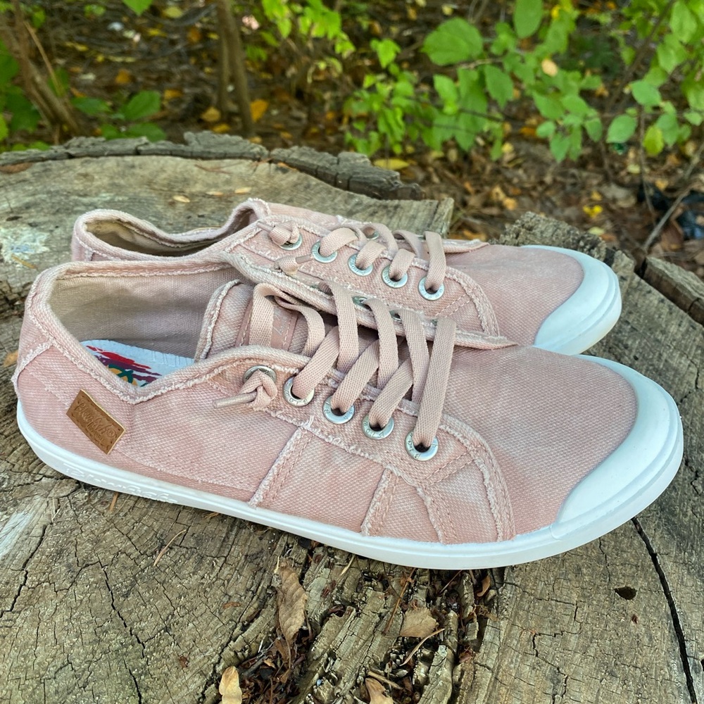 Malibu Women's Blush Canvas Sneakers
